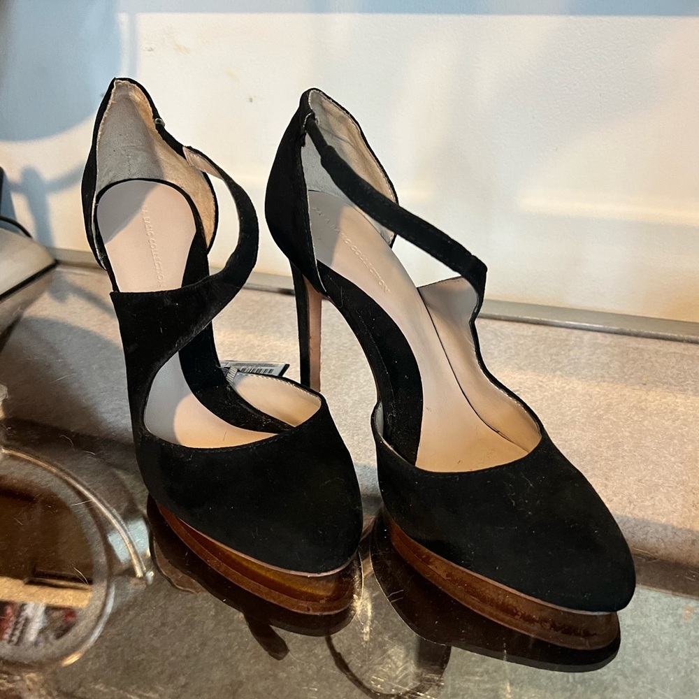 Zara closed toe black pumps.